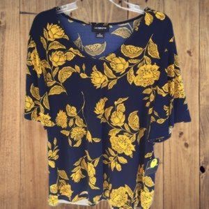 NWT Liz Claiborne flutter sleeve top